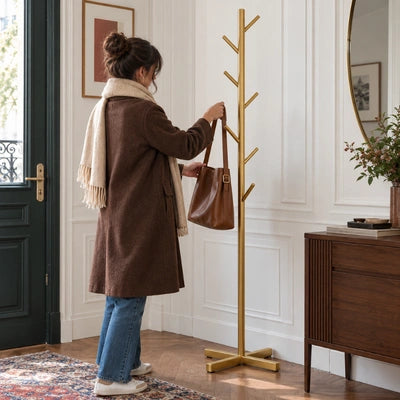porte-manteau-sur-pied-estelle-accroche-son-sac
