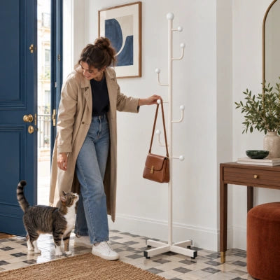 porte-manteau-sur-pied-francoise-accueille-son-chat
