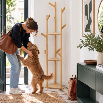 porte-manteau-sur-pied-ines-accueille-son-chien