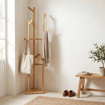 porte-manteau-sur-pied-ines-dans-un-coin
